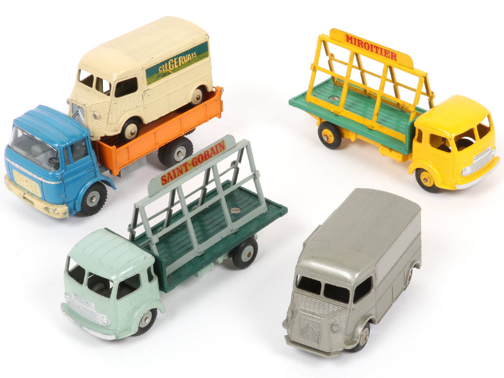 Lot 305 - DINKY TOYS (FRANCE) (5)
