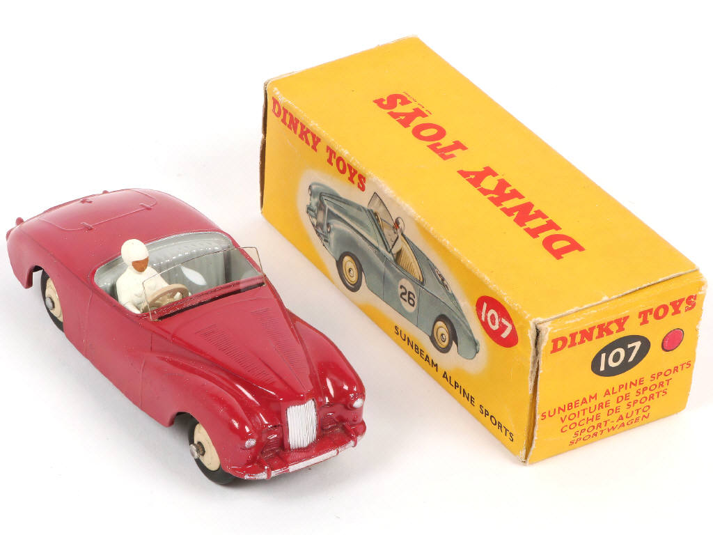 Lot 237 - DINKY TOYS (GB) (1)