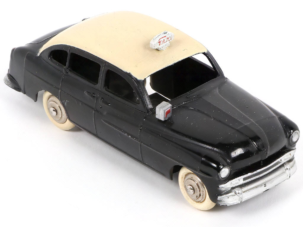 Lot 264 - DINKY TOYS (FRANCE) (1)