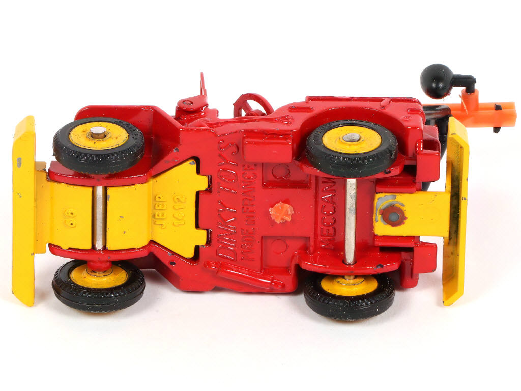 Lot 276 - DINKY TOYS (FRANCE) (1)