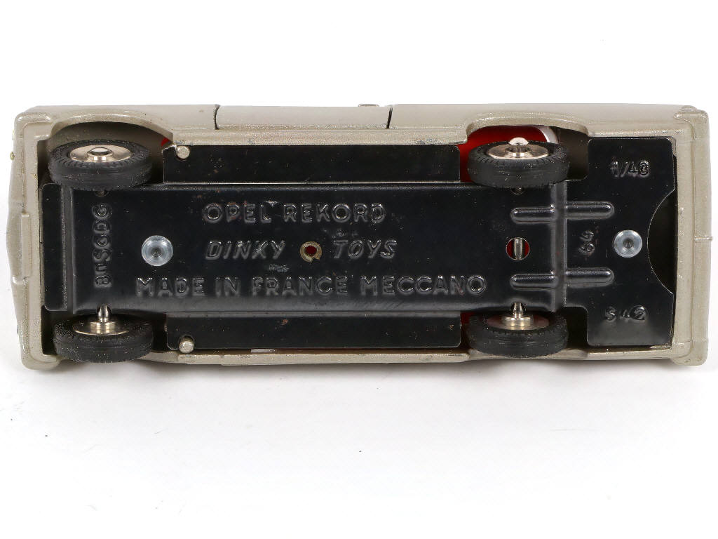 Lot 272 - DINKY TOYS (FRANCE) (1)