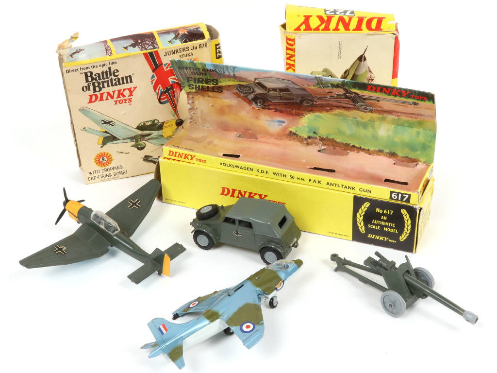 Lot 255 - DINKY TOYS (GB) (3)