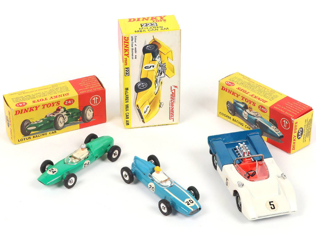 Lot 254 - DINKY TOYS (GB) (3)