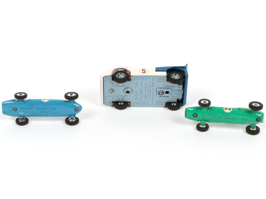 Lot 254 - DINKY TOYS (GB) (3)