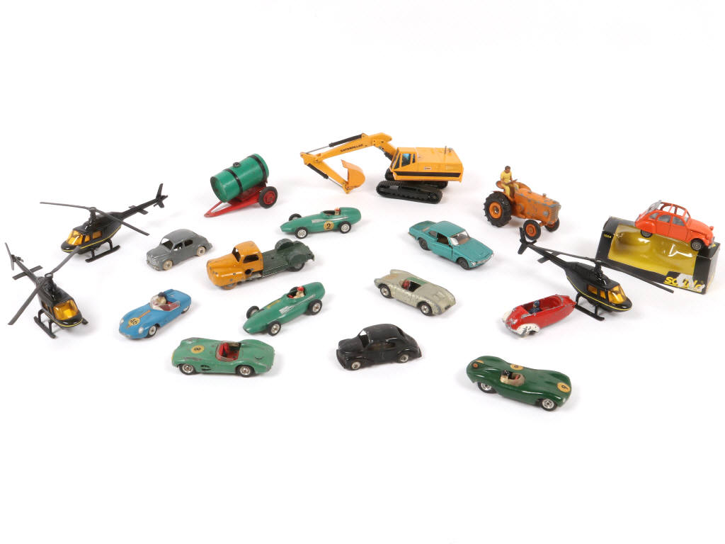 Lot 46 - DIVERS (18)