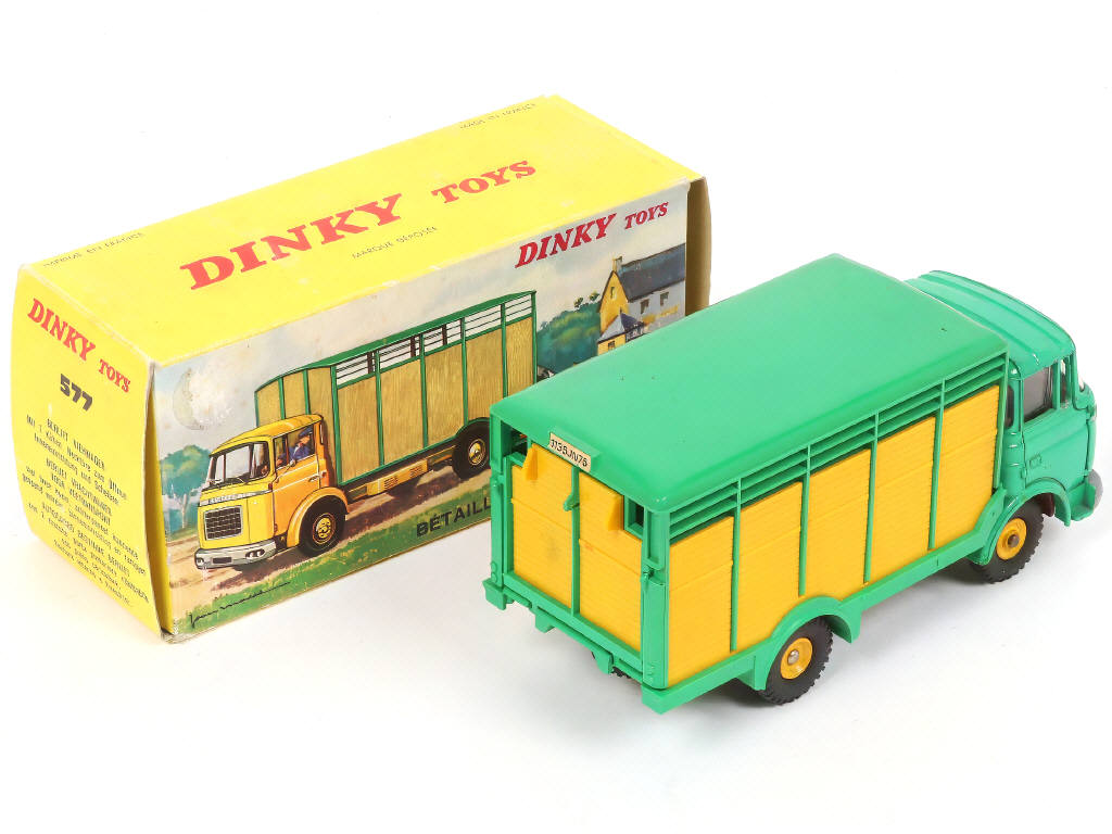 Lot 282 - DINKY TOYS (FRANCE) (1)