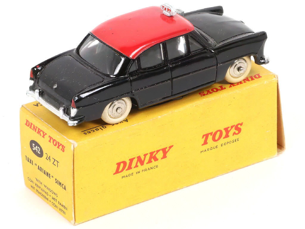 Lot 252 - DINKY TOYS (FRANCE) (1)