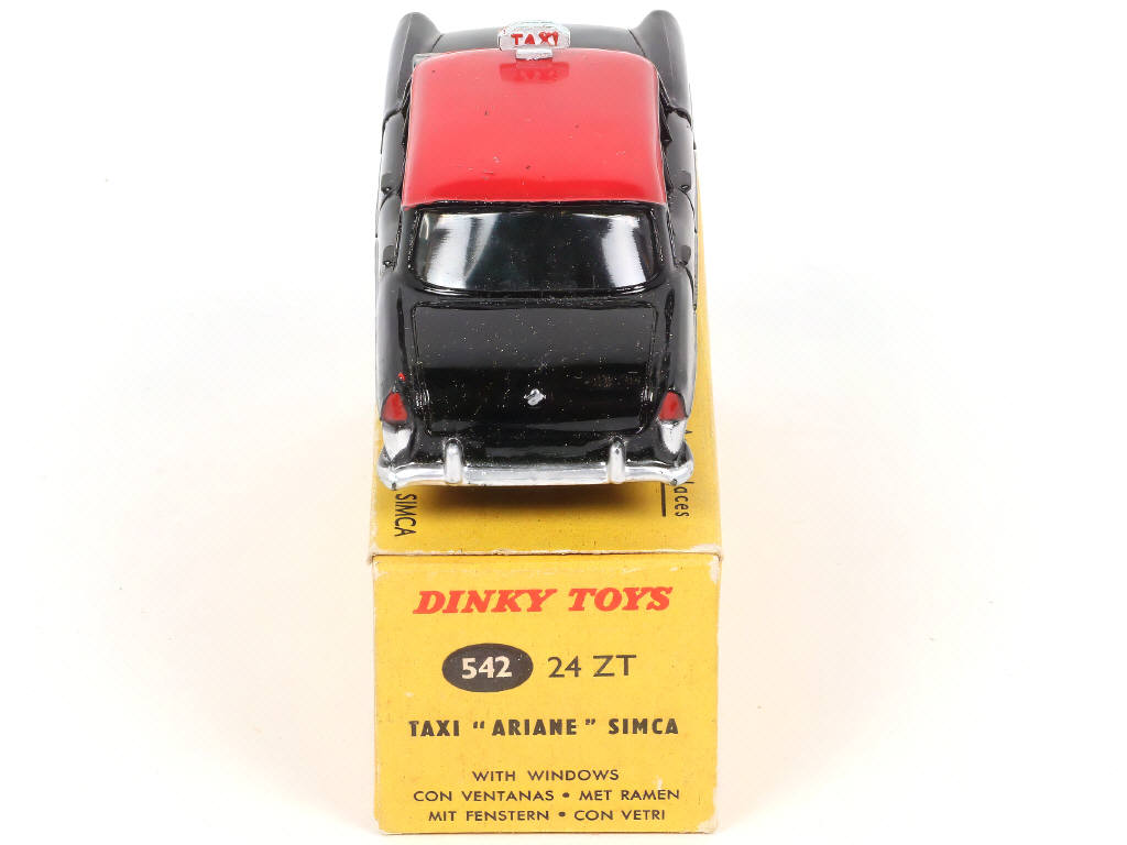 Lot 252 - DINKY TOYS (FRANCE) (1)
