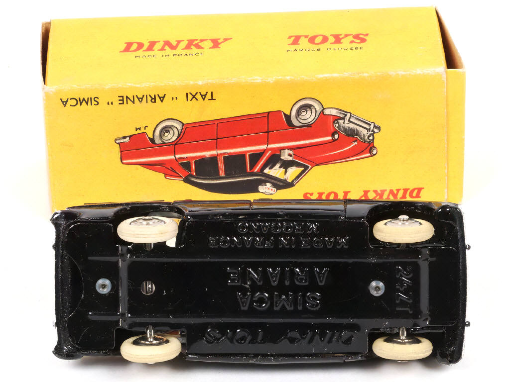 Lot 252 - DINKY TOYS (FRANCE) (1)
