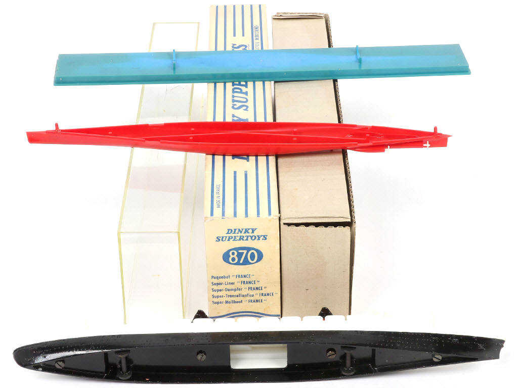 Lot 278 - DINKY TOYS (FRANCE) (1)