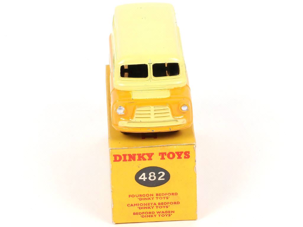 Lot 217 - DINKY TOYS (GB) (1)