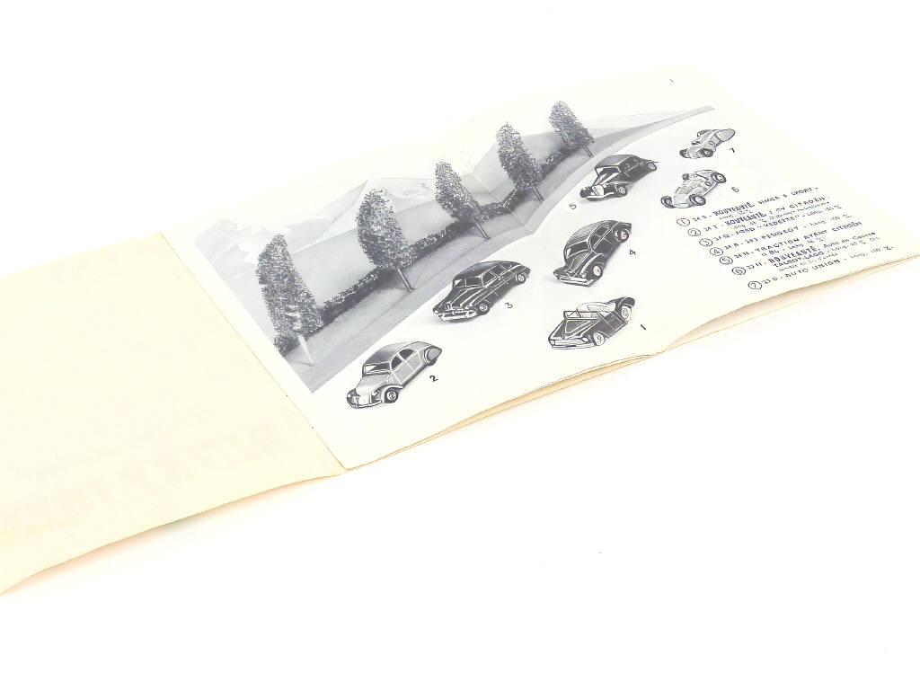 Lot 237 - DINKY TOYS (FRANCE) (1)