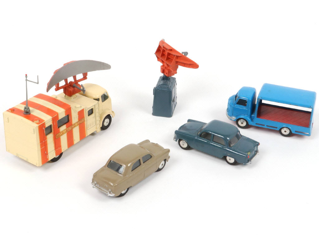 Lot 127 - CORGI TOYS (GB) (5)