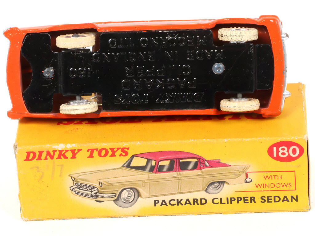 Lot 208 - DINKY TOYS (GB) (1)