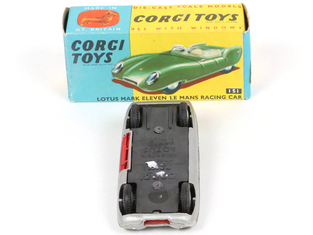 Lot 121 - CORGI TOYS (GB) (1)