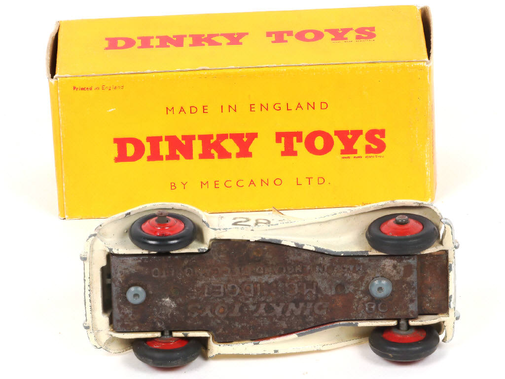 Lot 199 - DINKY TOYS (GB) (1)
