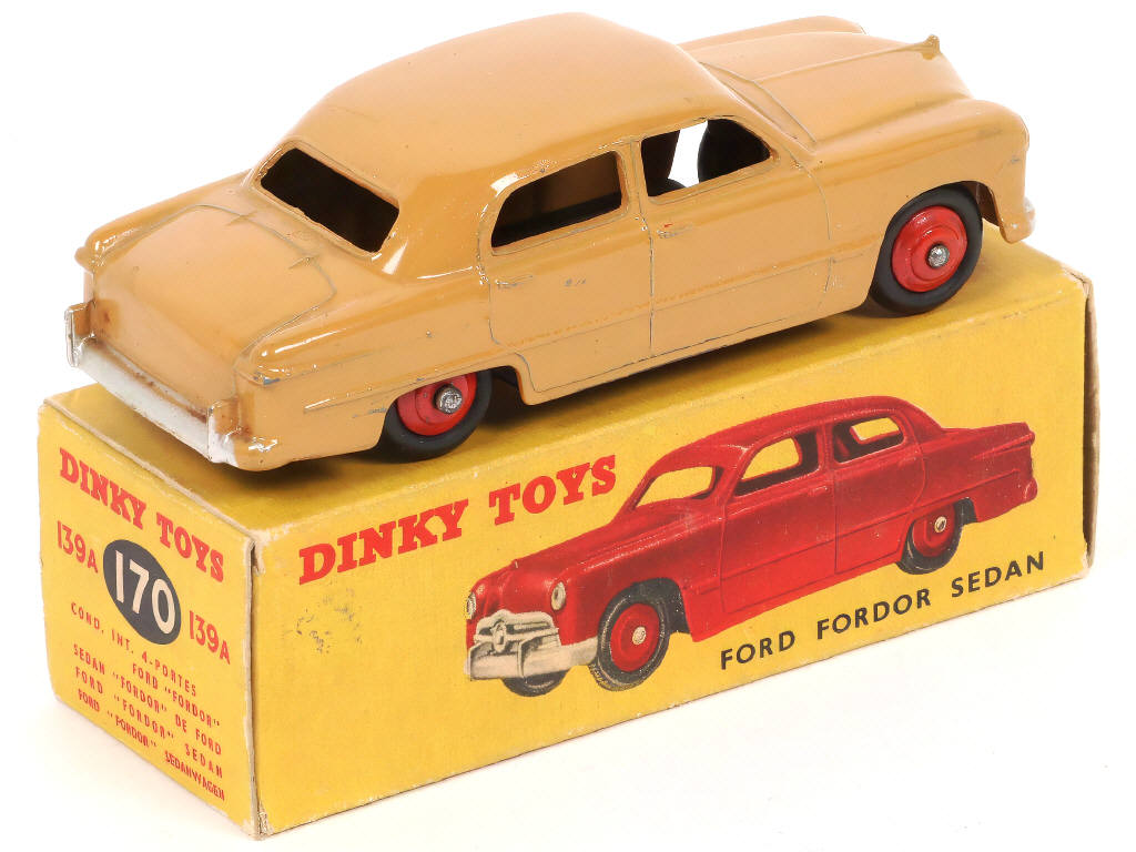 Lot 206 - DINKY TOYS (GB) (1)