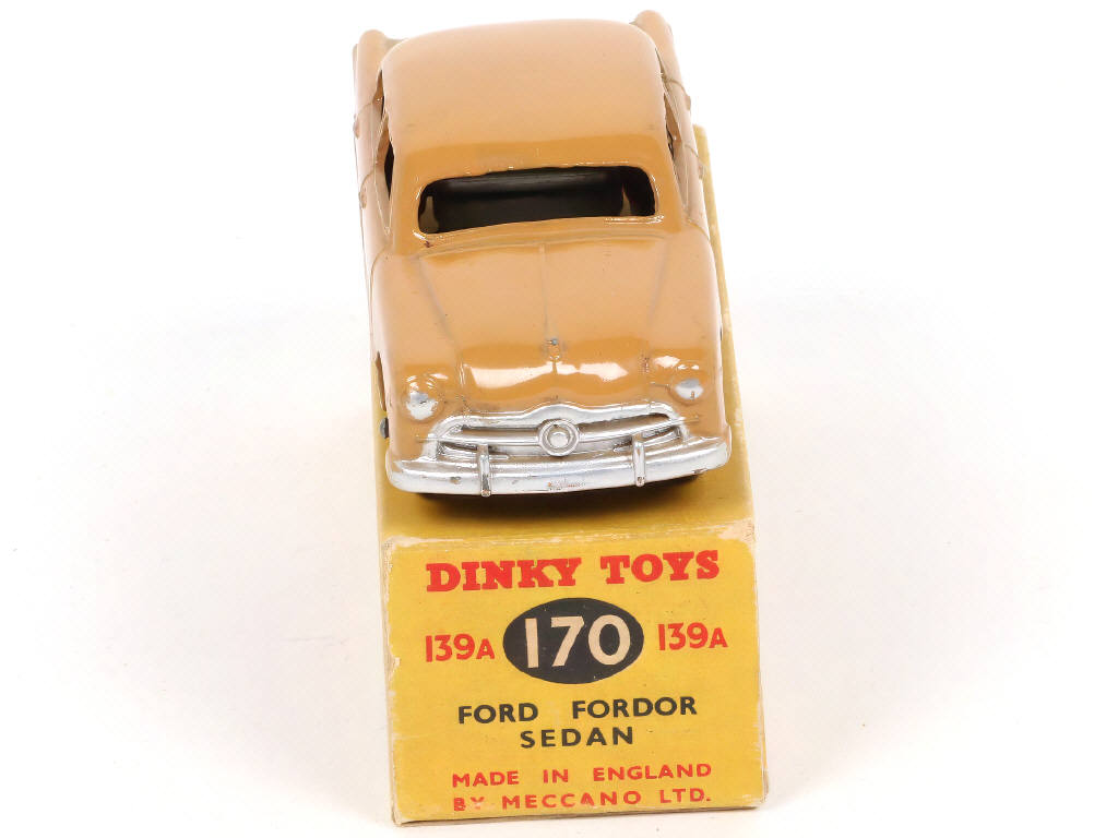 Lot 206 - DINKY TOYS (GB) (1)