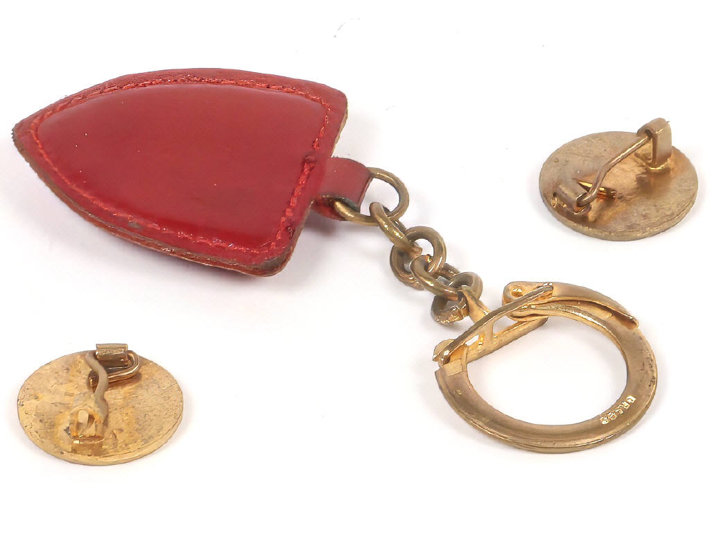 Lot 233 - DINKY TOYS (3)