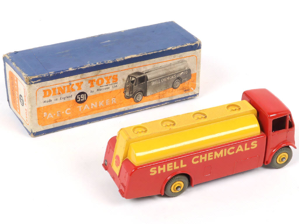Lot 218 - DINKY TOYS (GB) (1)