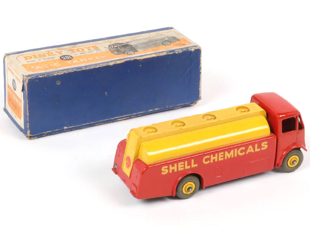 Lot 218 - DINKY TOYS (GB) (1)