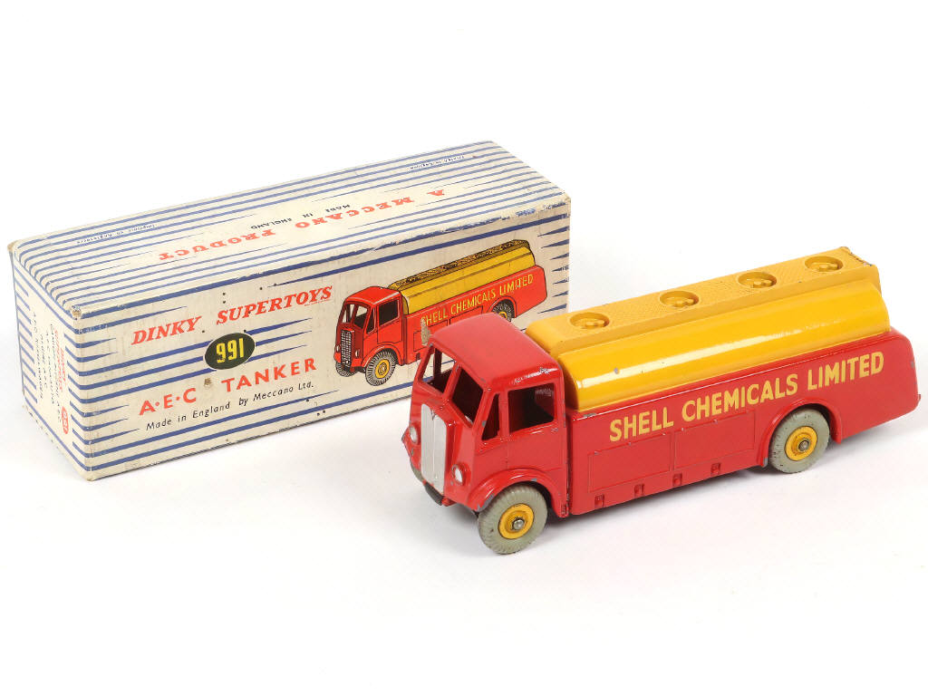 Lot 219 - DINKY TOYS (GB) (1)