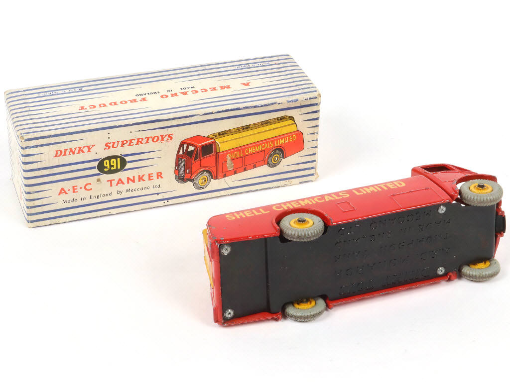 Lot 219 - DINKY TOYS (GB) (1)