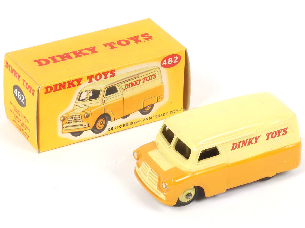 Lot 216 - DINKY TOYS (GB) (1)