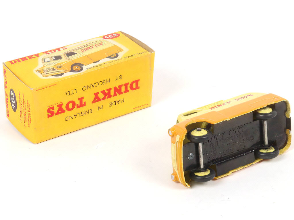 Lot 216 - DINKY TOYS (GB) (1)