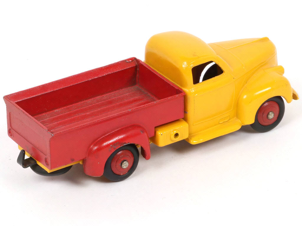 Lot 243 - DINKY TOYS (FRANCE) (1)