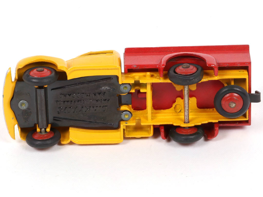 Lot 243 - DINKY TOYS (FRANCE) (1)