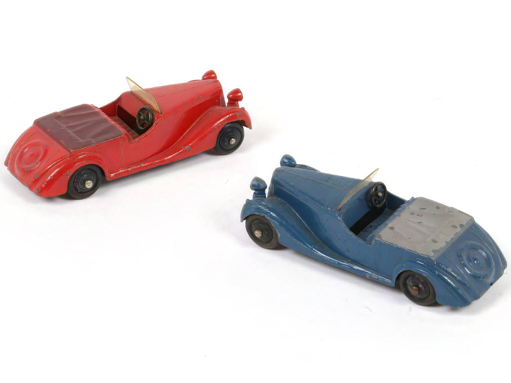 Lot 220 - DINKY TOYS (GB) (2)