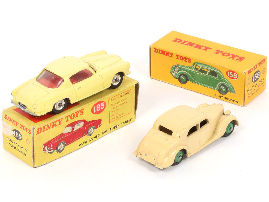 Lot 223 - DINKY TOYS (GB) (2)