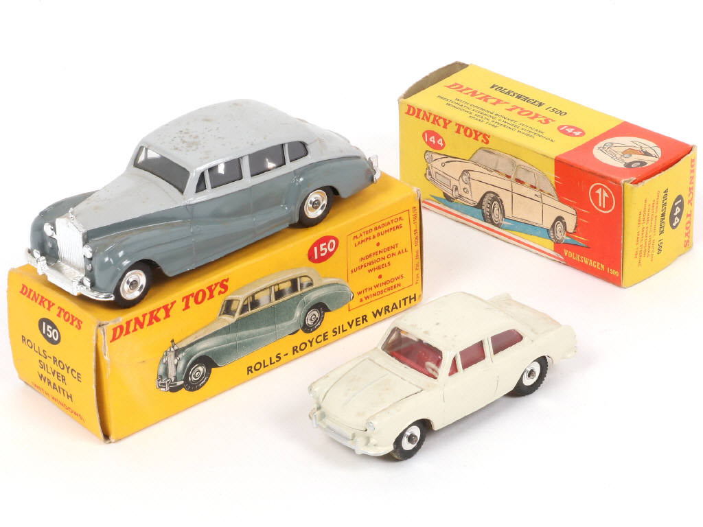 Lot 221 - DINKY TOYS (GB) (2)