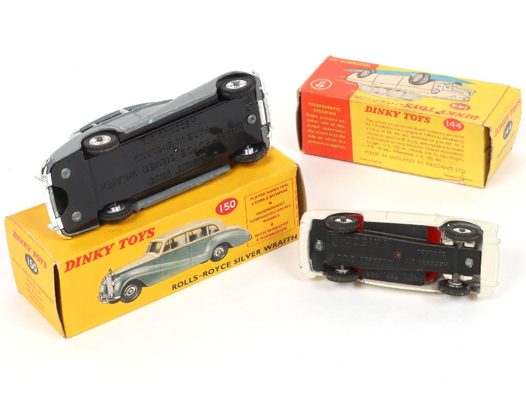 Lot 221 - DINKY TOYS (GB) (2)