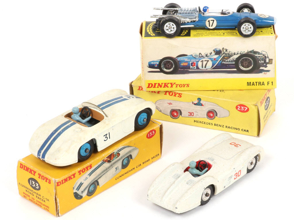 Lot 227 - DINKY TOYS (GB) (3)