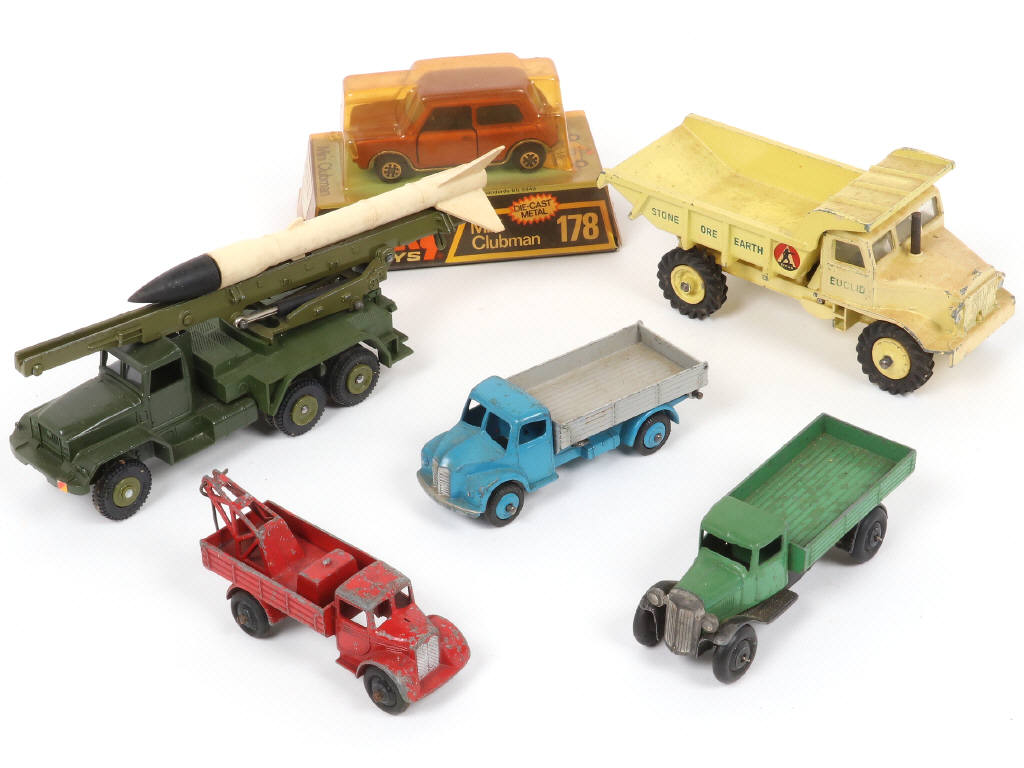 Lot 230 - DINKY TOYS (GB) (6)