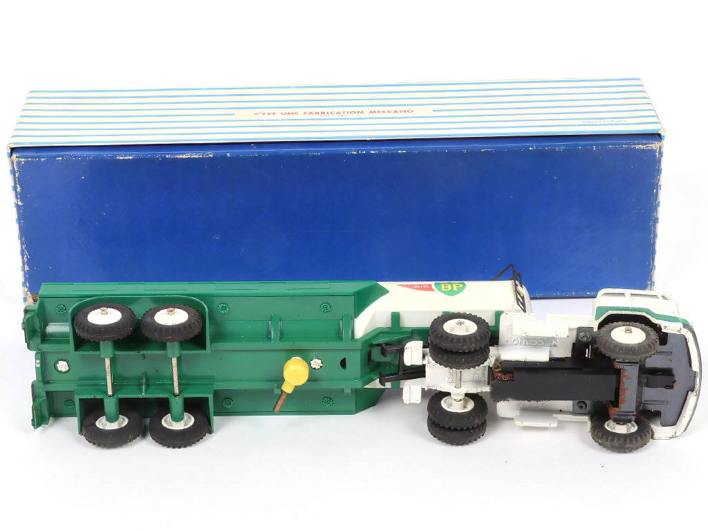 Lot 276 - DINKY TOYS (FRANCE) (1)
