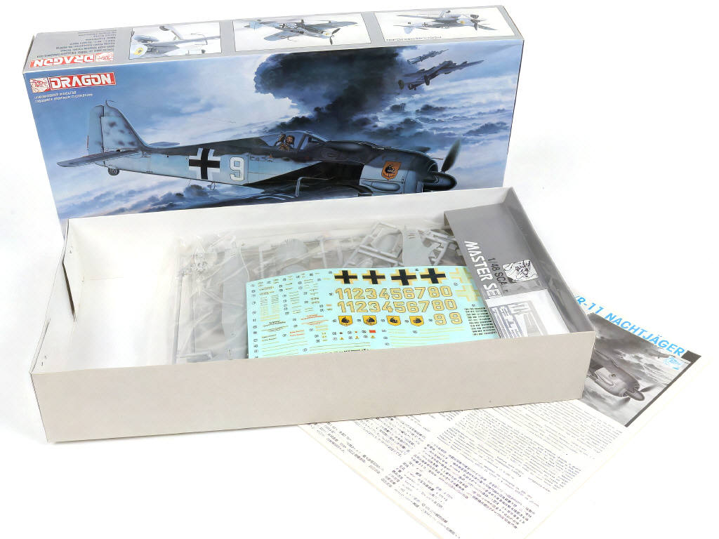 Lot 22 - DRAGON (CHINE) (3)