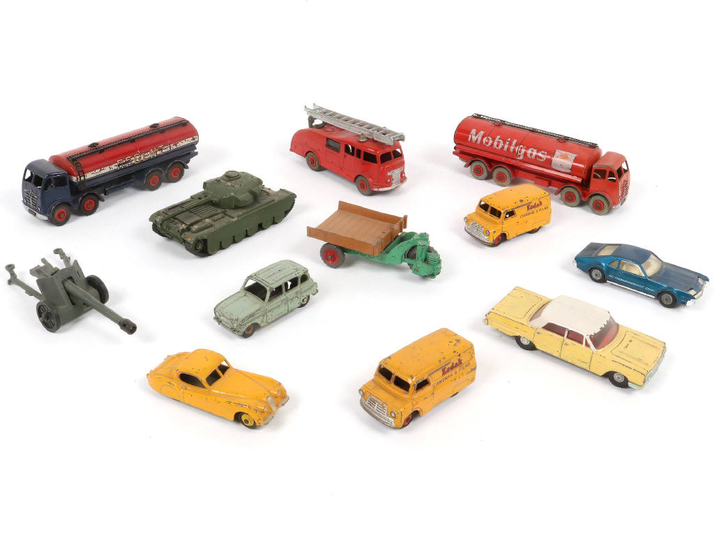 Lot 235 - DINKY TOYS (12)