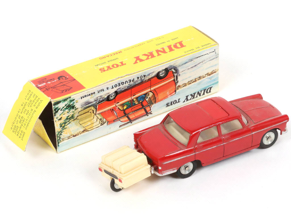 Lot 267 - DINKY TOYS (FRANCE) (1)