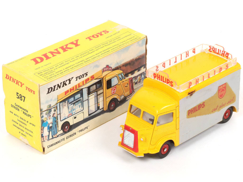 Lot 272 - DINKY TOYS (FRANCE) (1)