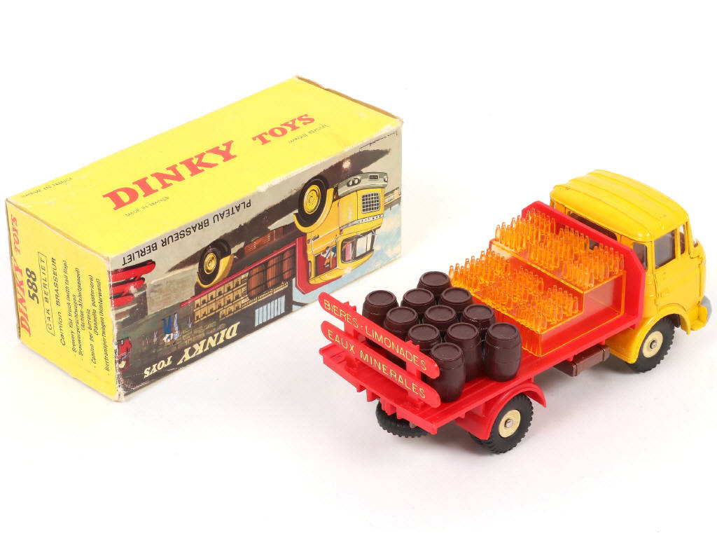 Lot 274 - DINKY TOYS (FRANCE) (1)