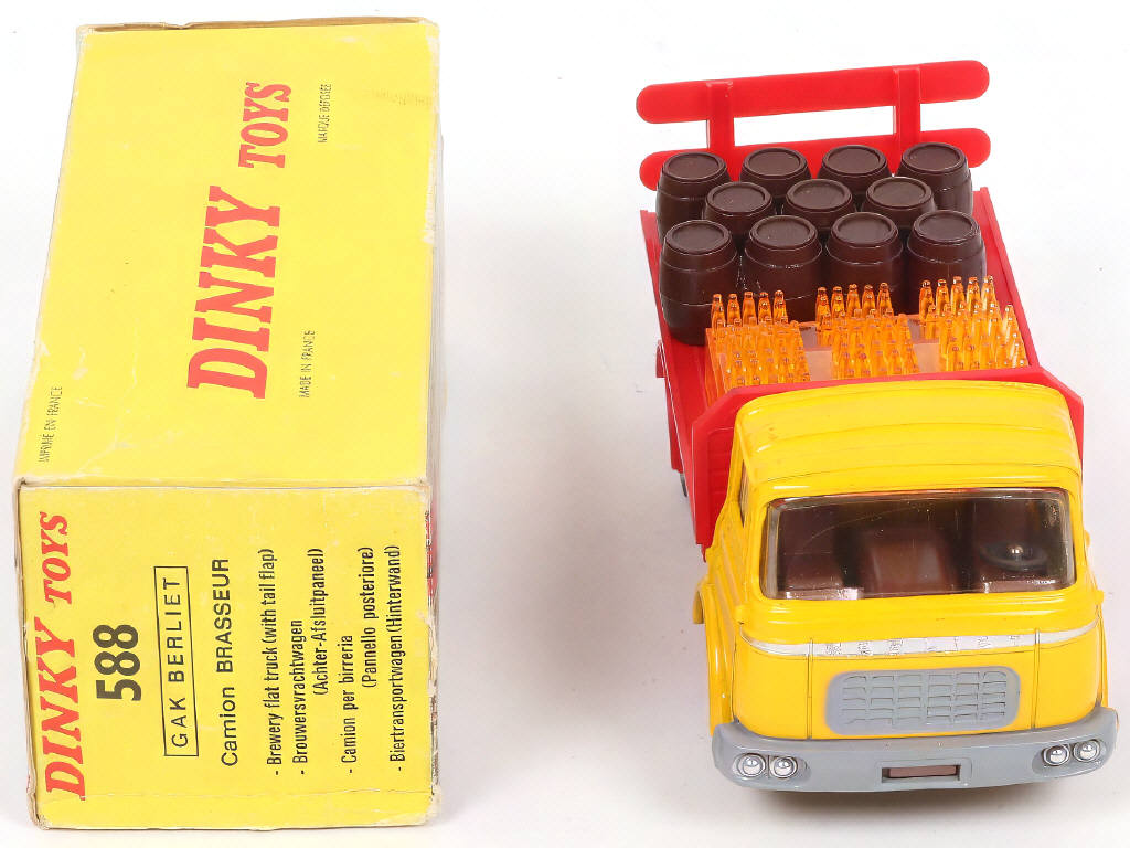 Lot 274 - DINKY TOYS (FRANCE) (1)