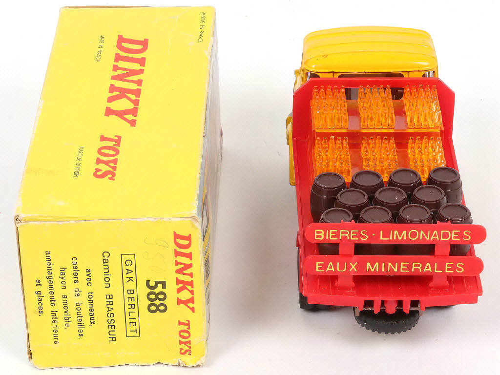 Lot 274 - DINKY TOYS (FRANCE) (1)