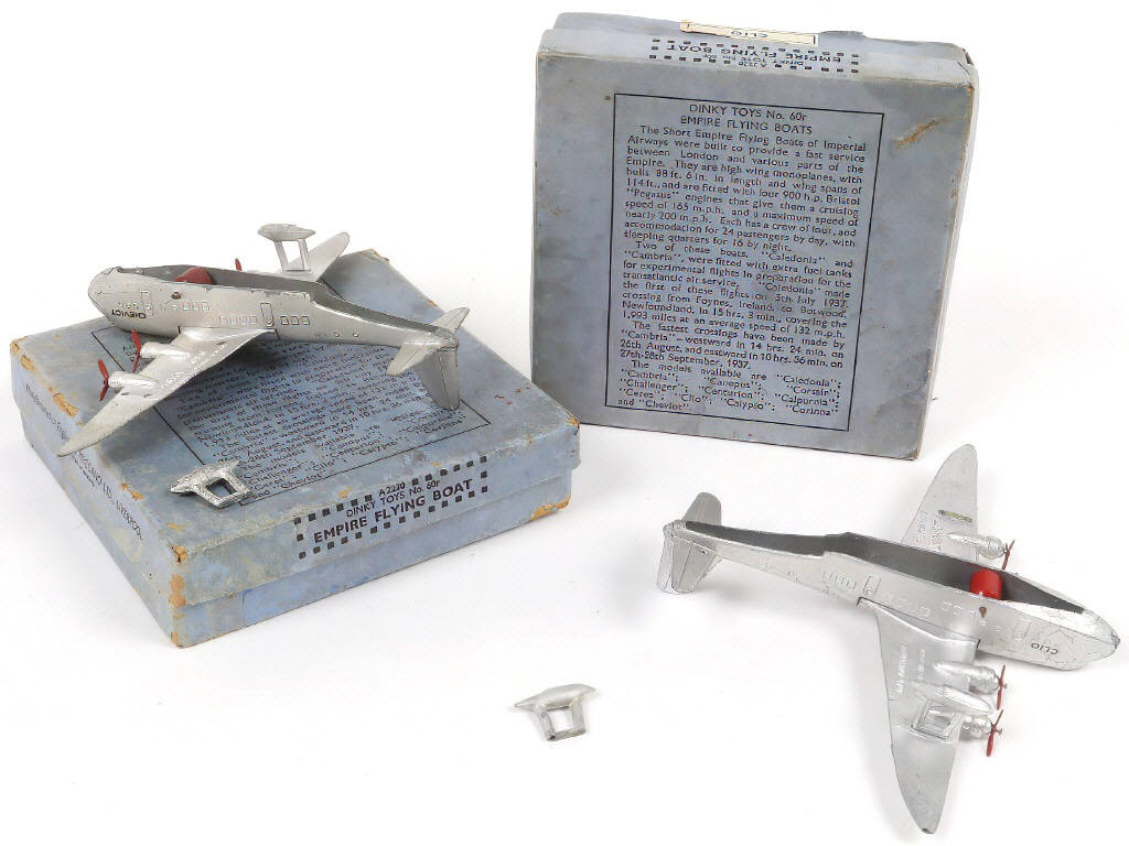 Lot 224 - DINKY TOYS (GB) (2)