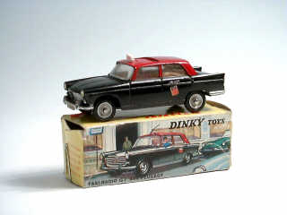Lot 275 - DINKY TOYS FRANCE (1)