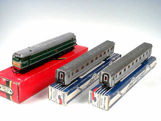 Lot 644 - HORNBY 'HO' (3)