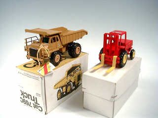 Lot 483 - DINKY TOYS  DIVERS (2)