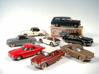 Lot 426 - DINKY TOYS (FRANCE) (8)